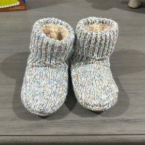 Wool lines bombas baby slippers never worn